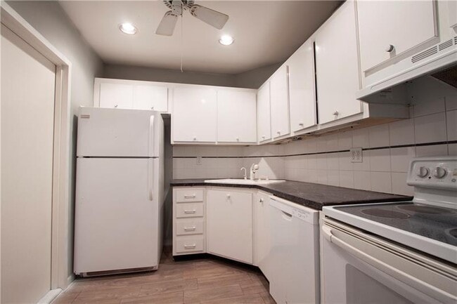 Building Photo - 3123 Oakland Shores Dr Unit D210 Rental
