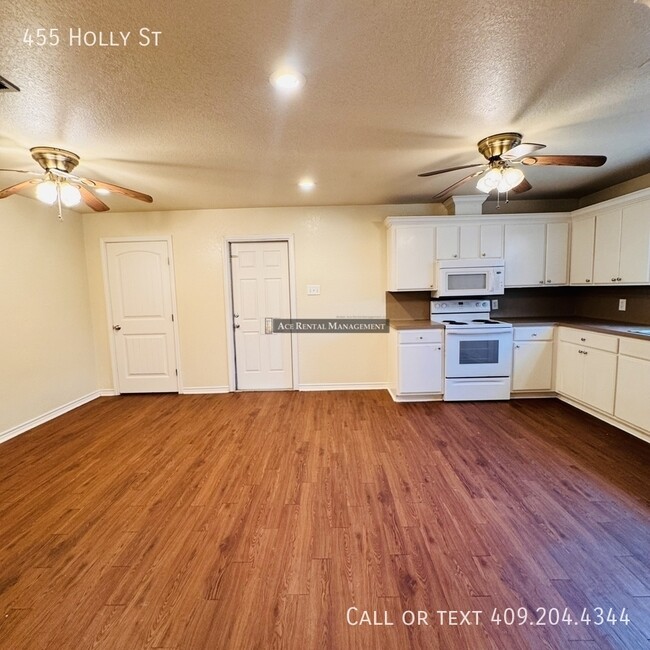 Photo - 455 Holly St