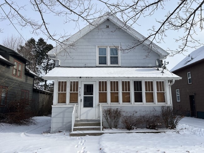 Building Photo - 713 N 5th St