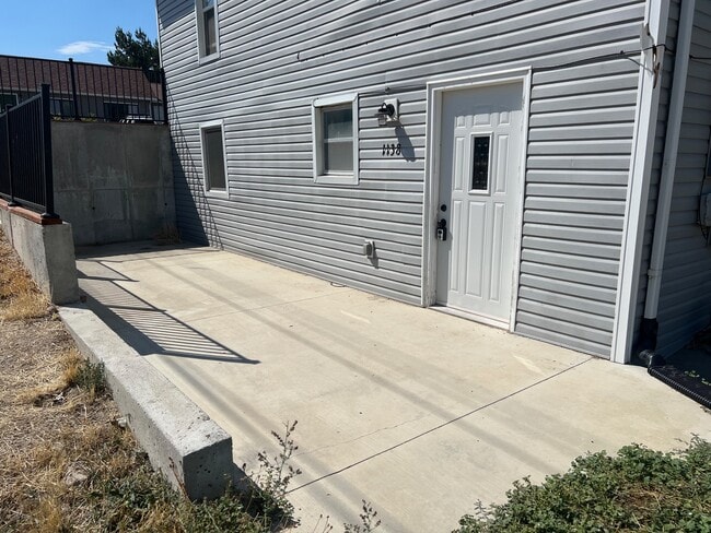 Photo - 1138 W 11th St