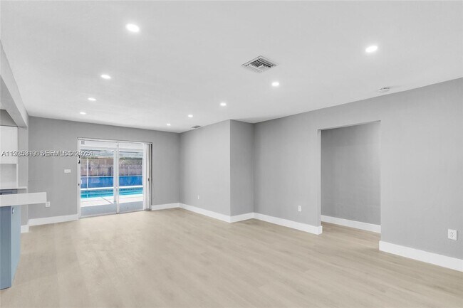 Photo - 3801 N 66th Ave