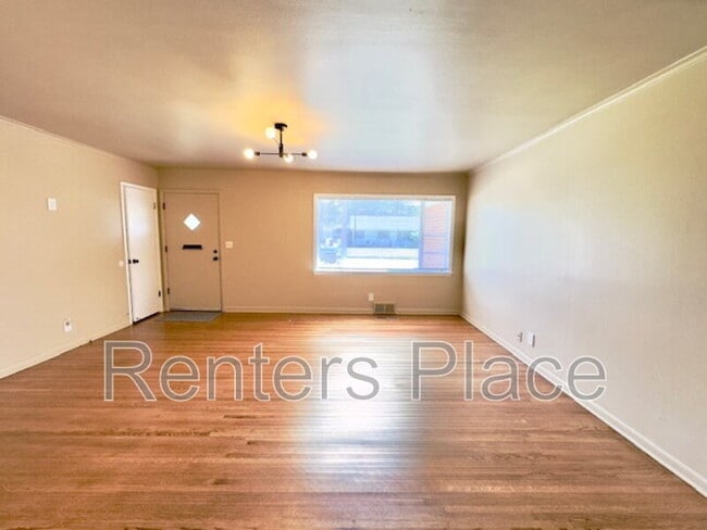 Photo - 1045 E 53rd St