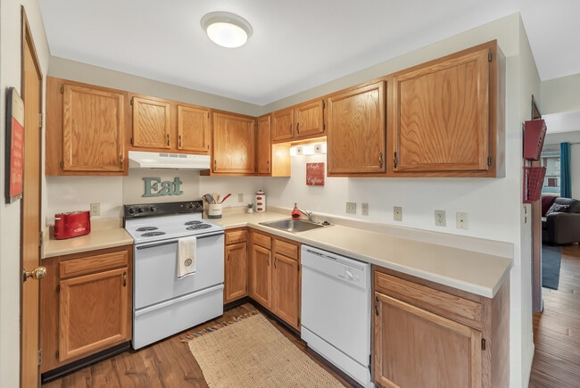 TRIO North Standard Kitchen - TRIO Townhomes