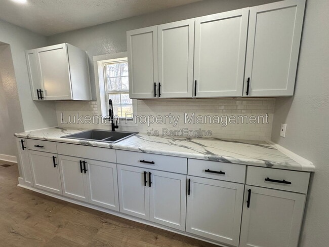Photo - 215 E North St