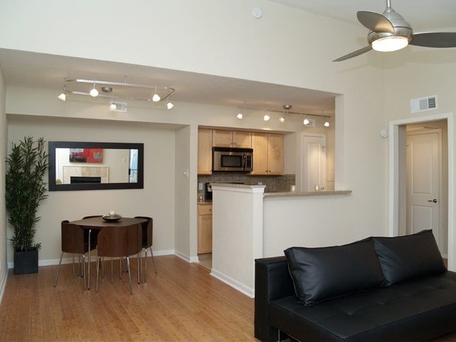 Building Photo - 3204 Manchaca Rd Unit 407