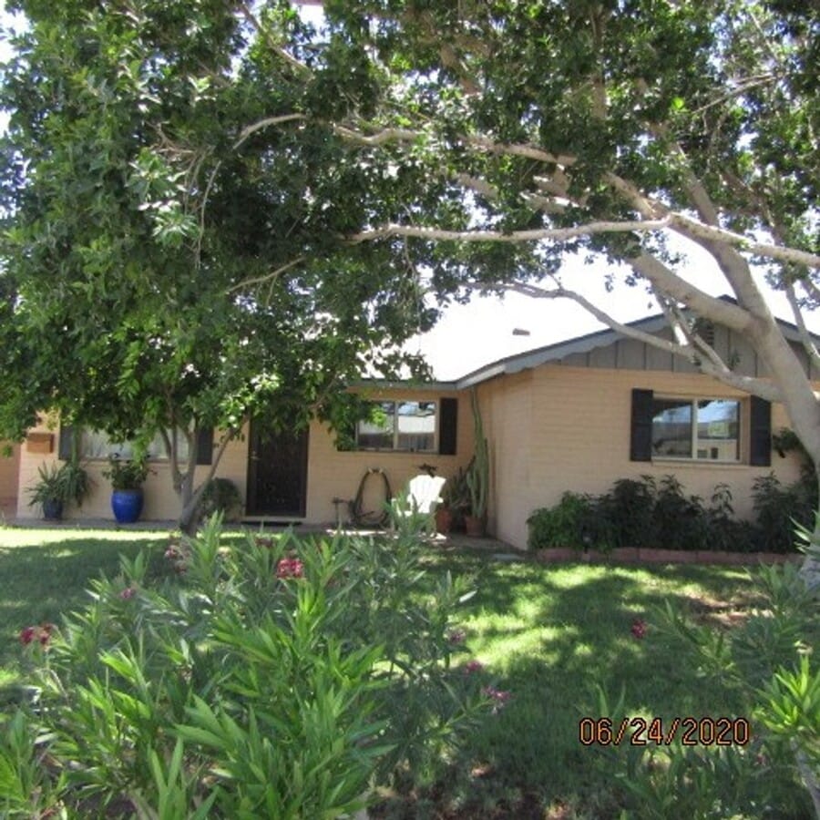 Beautiful Single story 4 bedroom 2 bath home. - Beautiful Single story 4 bedroom 2 bath home.
