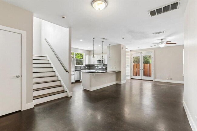 Photo - 3500 Robinson Ave