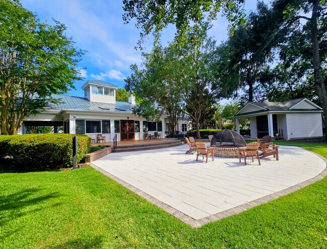 77 Regent Ave