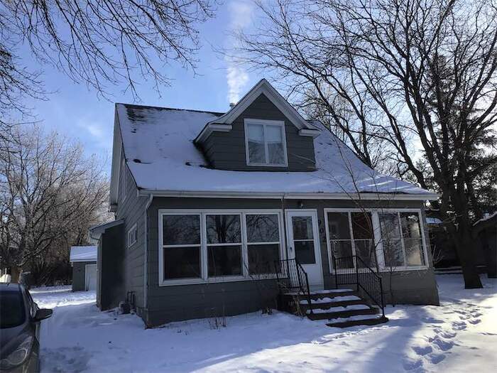 Photo - 902 3rd Ave NE