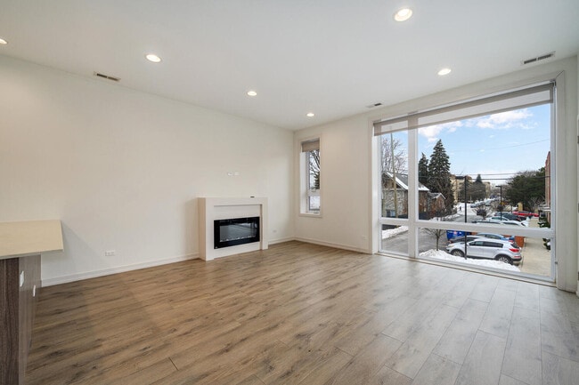 Photo - 4119 N Narragansett Ave Unidad 101