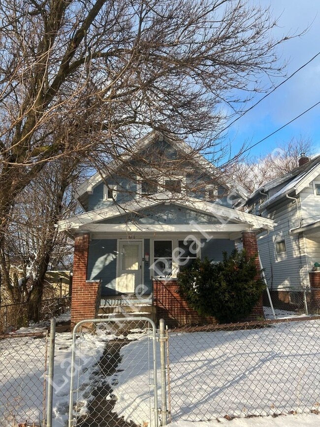 Photo - 1656 Macomber St