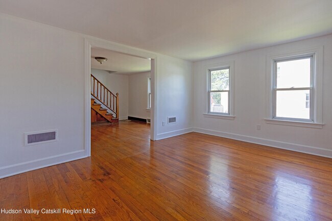 8 Myer Ln