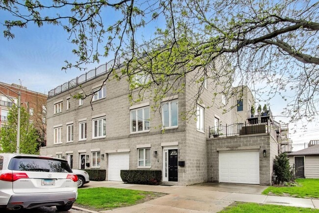 Building Photo - 2810 N Wolcott Ave