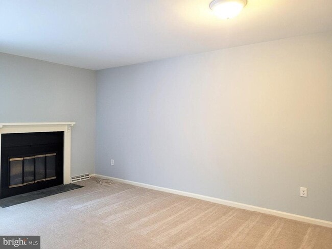 Photo - 31 Lamplighter Ln
