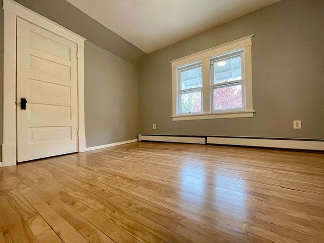 Photo - Riveting 5 Bedroom 1.5 Bathroom Home in Mi...