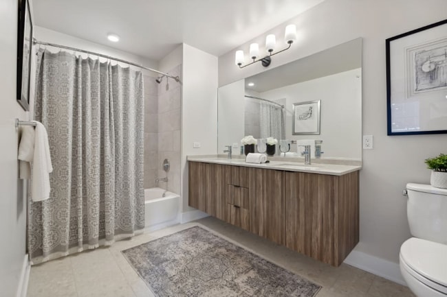 Photo - 1050 W Van Buren St