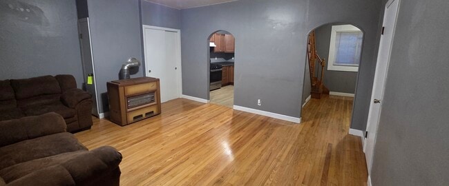 Building Photo - 840 Dwelly St Unit 2W