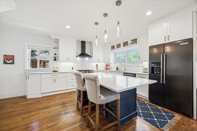 Photo - 825 Merrill St