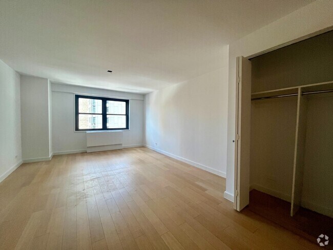 Building Photo - 222 E 39th St Unit 13E Rental
