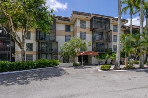 Building Photo - 5530 NW 44th St Unit 211c