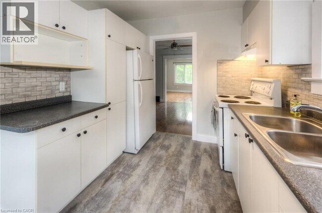 Photo - 28 Stirling Ave N