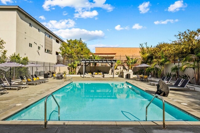 LuxLiv Apartments
