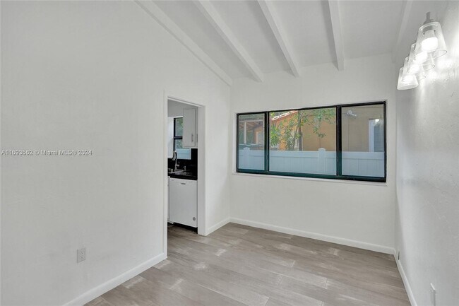 Photo - 360 NE 86th St