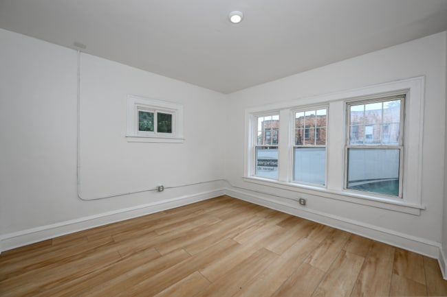 Photo - 1384 W 83rd St Unidad 202