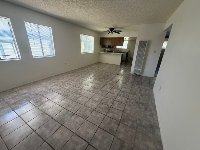Building Photo - 21239 Madre St Unit Apartment
