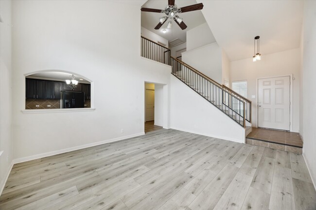 Photo - 2124 Nestlewood Dr