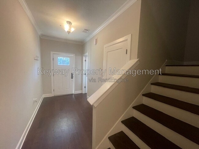 Photo - 1933 Avenel Ln