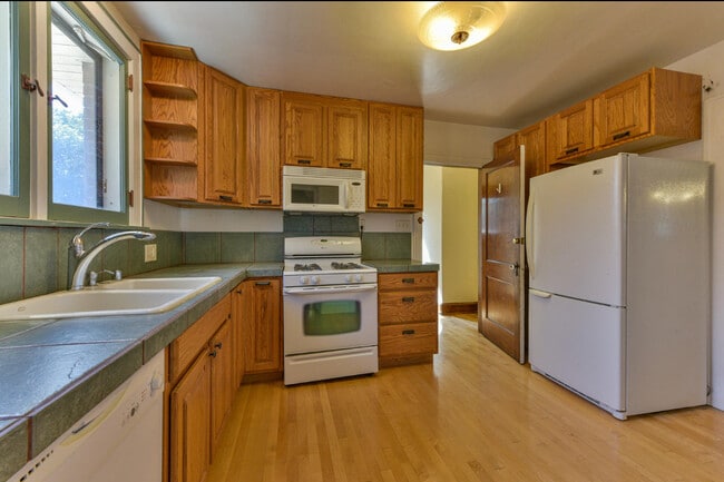 Photo - 5927 W Wisconsin Ave Unit Upper