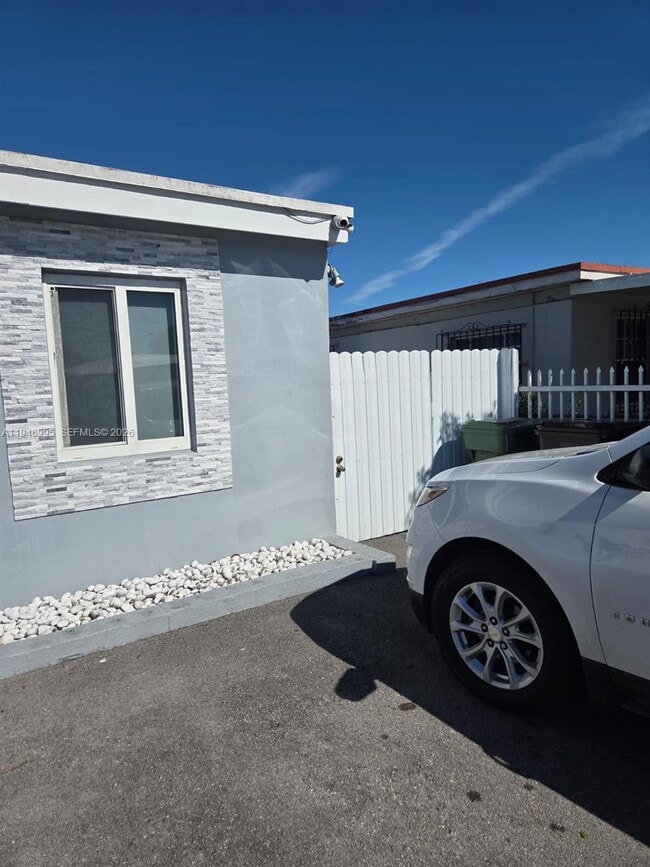 Photo - 367 W 33rd St