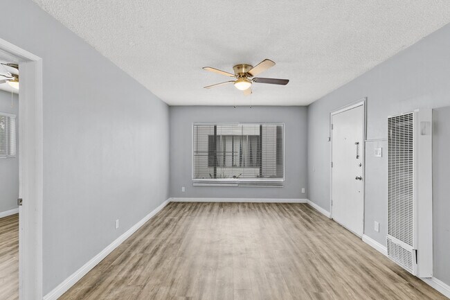 19th St Apartments
