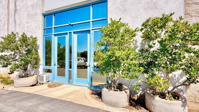 Building Photo - Beautiful Remodeled Upstairs Unit in Heart of Fallbrook with Laundry in Unit and Private Off-Stre...