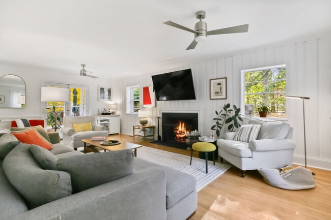 Photo - 9 Edgehill Dr