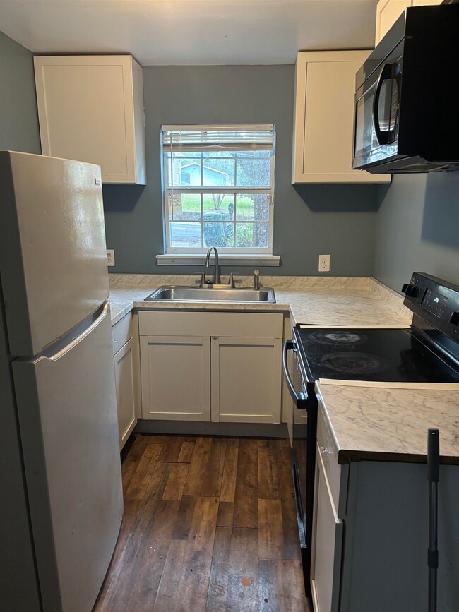 Photo - 2406 Country Club Dr