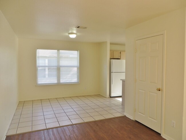 Photo - 2 Bedroom 2 Bathroom Unit In Georgetown