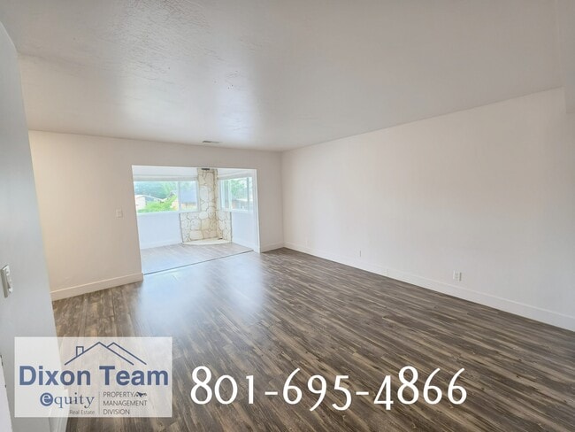 Photo - 2327 Chateau Dr