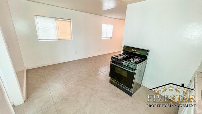 Photo - 1424 Gorrill St