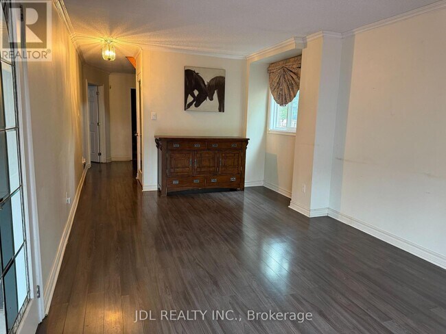 Photo - 87 Strathmore Dr