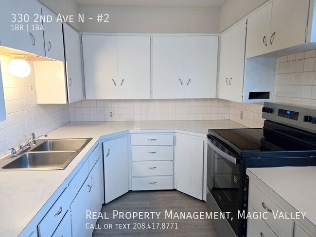 Building Photo - 330 2nd Ave N Unit #2