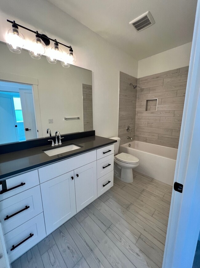 Photo - 210 Bogey Ln