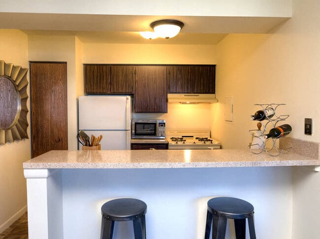 Breakfast Bar/Kitchen in Studio Floor Plan - Eastland Apartments