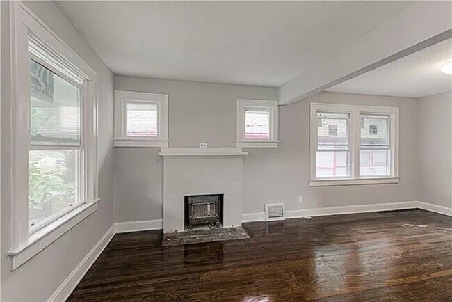 Photo - Charming, remodeled 2 bedroom in the blue district of Kansas City!