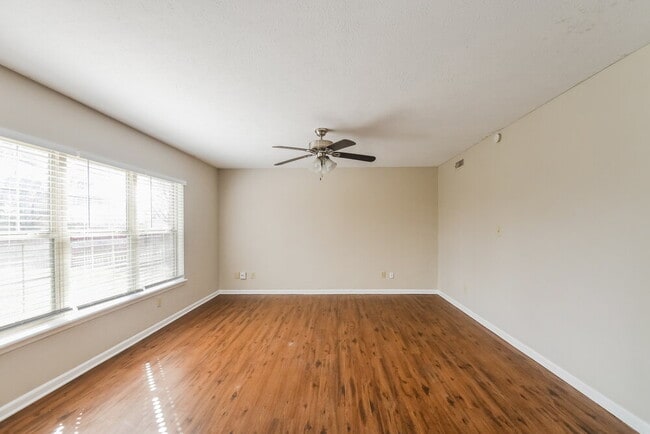 Photo - 5805 Tanager Ln