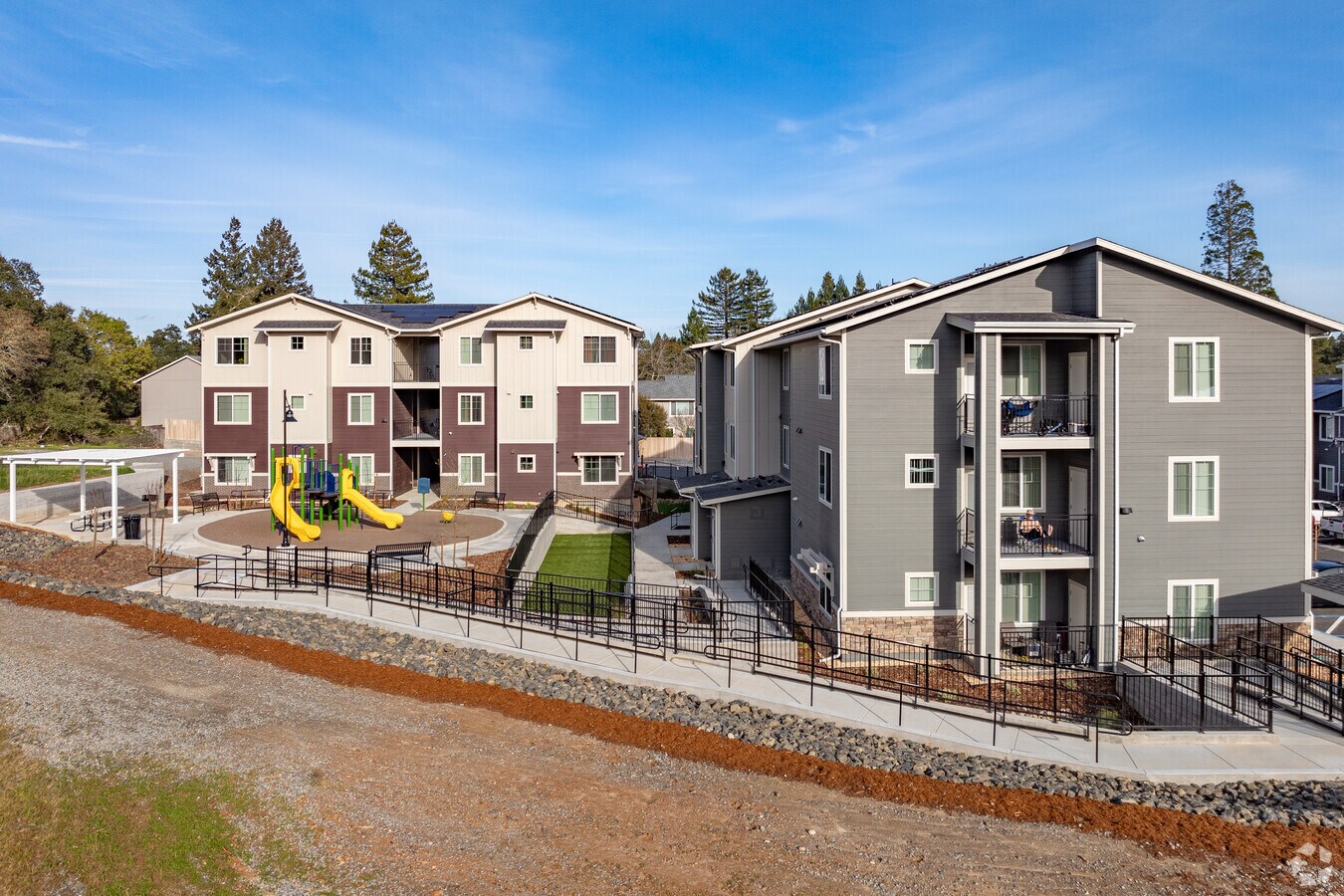 Community - Woodmark Apartments