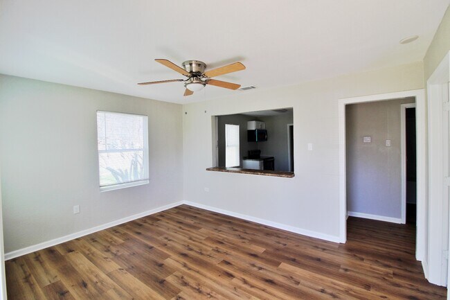 Photo - 306 Pullen St