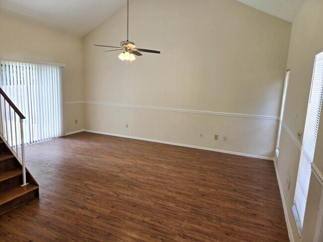 Photo - 1232 Woodridge Ct