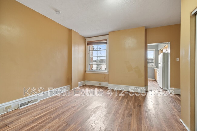 Photo - 523 Marwood Ave